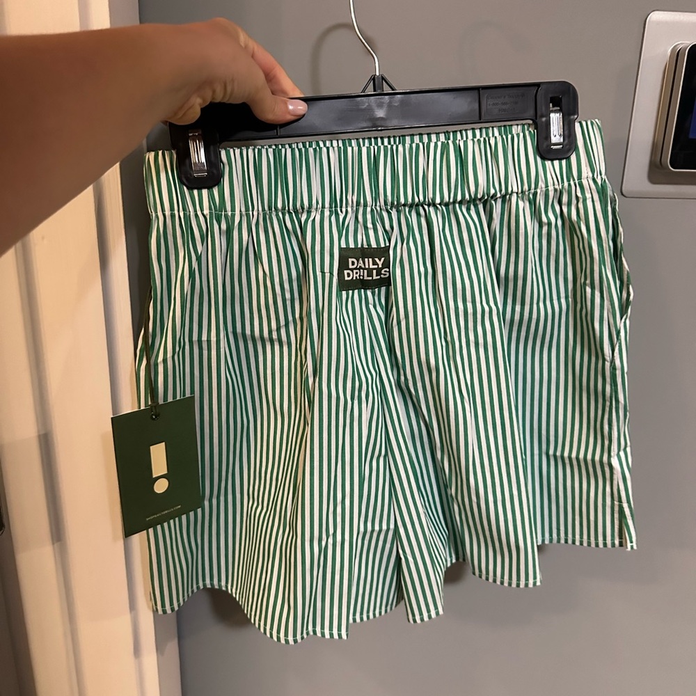 Daily Drills - Poplin Resort Short - Green/White - Size Small